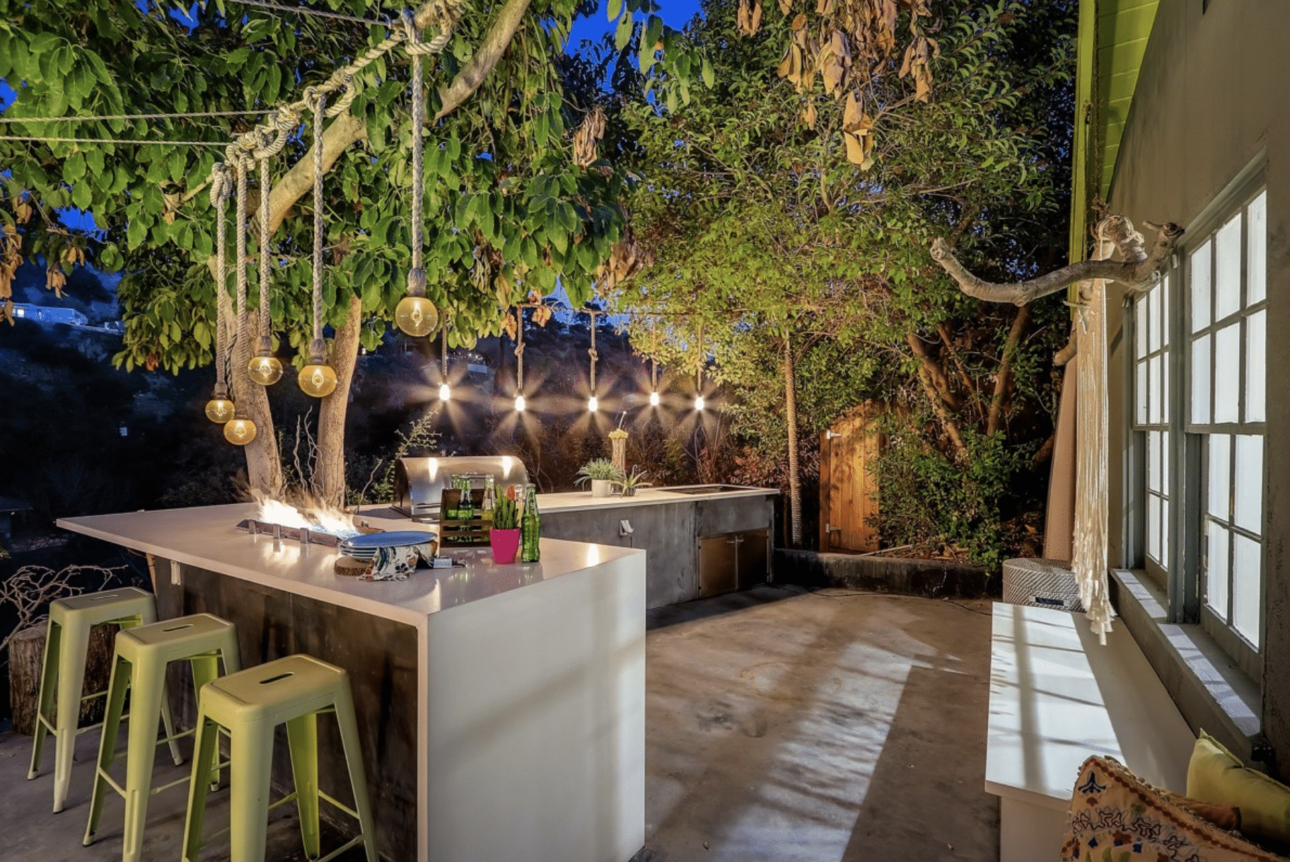 photo of an outdoor kitchen