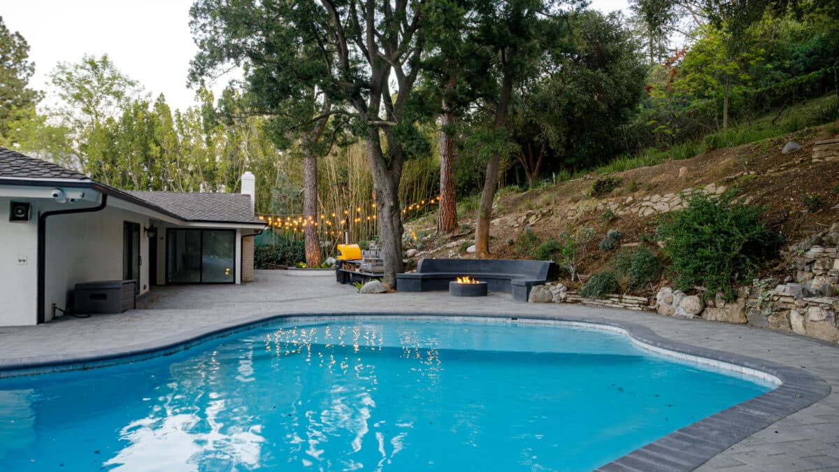 Dorilee Ln, Encino, CA pool