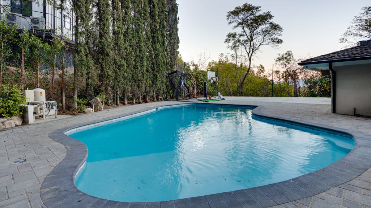 Dorilee Ln, Encino, CA pool